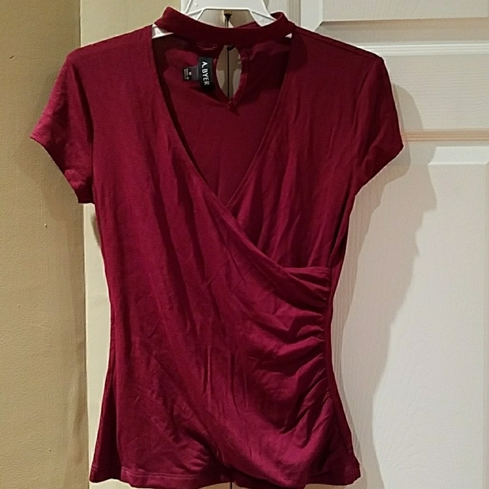 NWOT, crop sleeve top, v neckline, medium